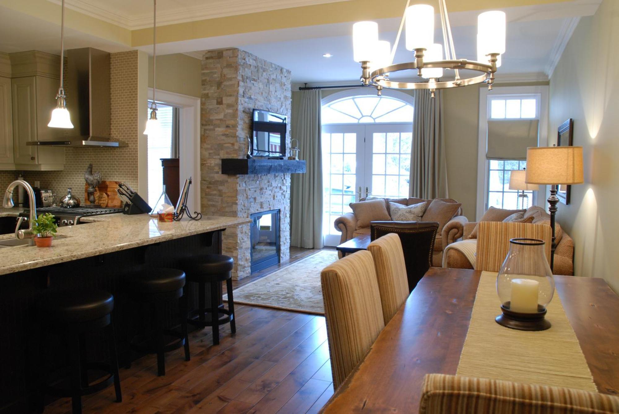 124 On Queen Hotel & Spa Niagara-on-the-Lake Bagian luar foto A modern open-plan kitchen and dining room