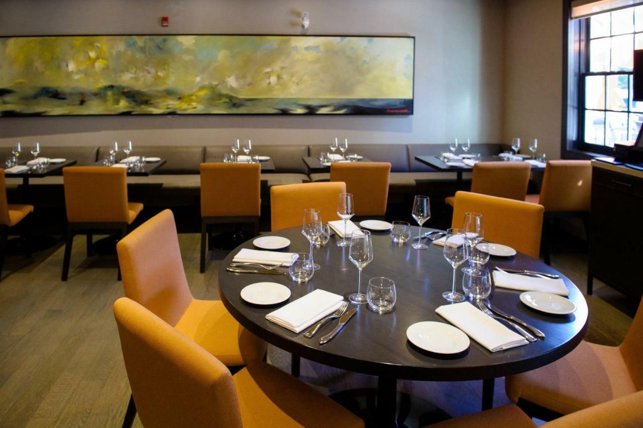 124 On Queen Hotel & Spa Niagara-on-the-Lake Bagian luar foto Interior of the restaurant