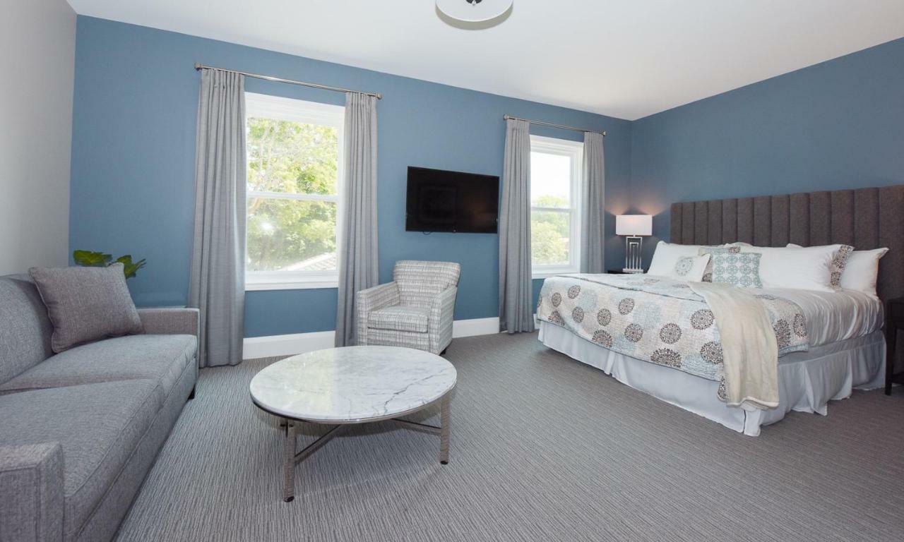 124 On Queen Hotel & Spa Niagara-on-the-Lake Bagian luar foto A room at the Inn at the Opera