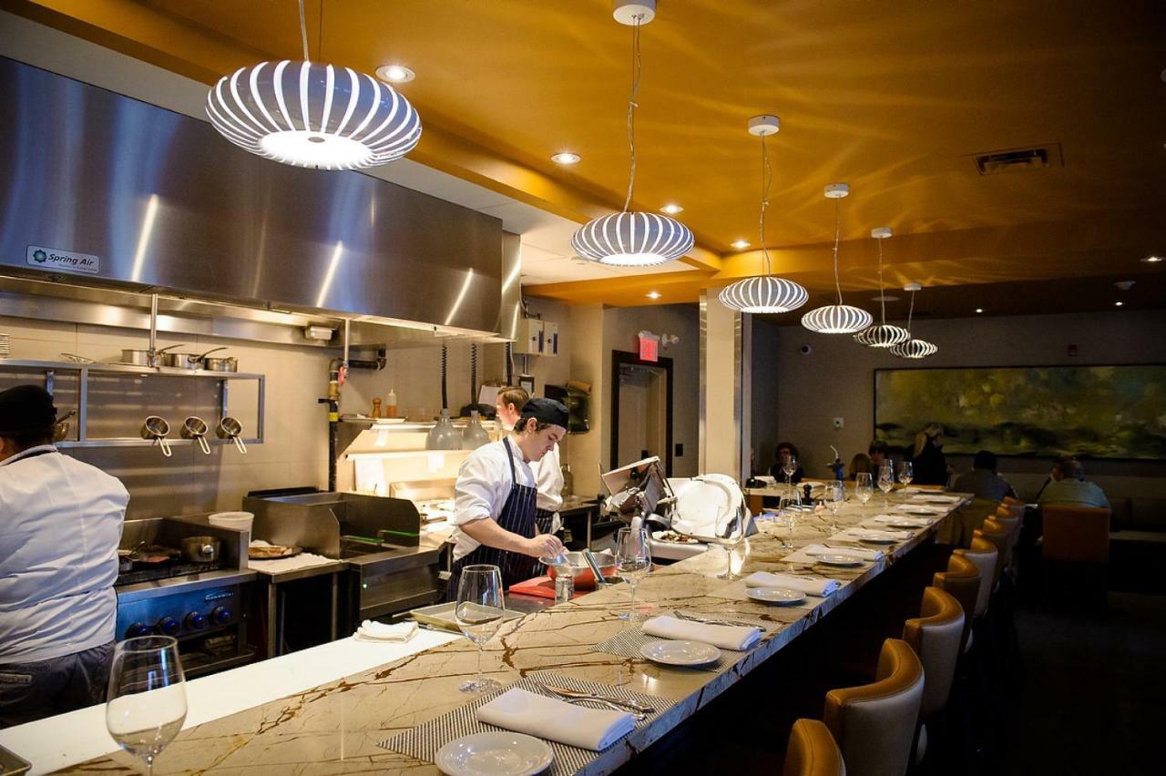 124 On Queen Hotel & Spa Niagara-on-the-Lake Bagian luar foto The interior of the restaurant