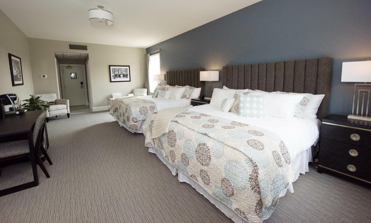124 On Queen Hotel & Spa Niagara-on-the-Lake Bagian luar foto A guest room at the Hotel Vermont