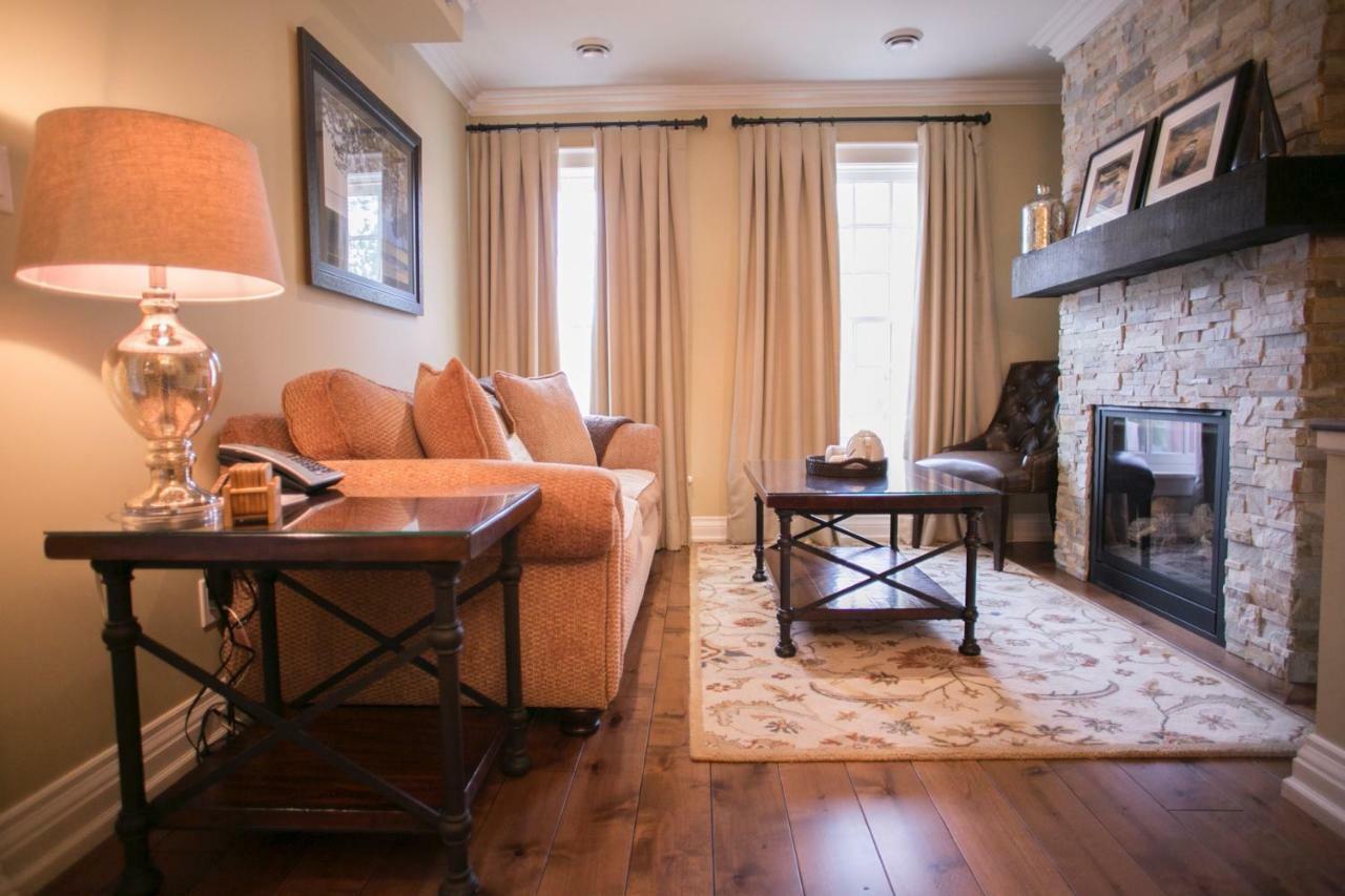 124 On Queen Hotel & Spa Niagara-on-the-Lake Bagian luar foto A living room in a home