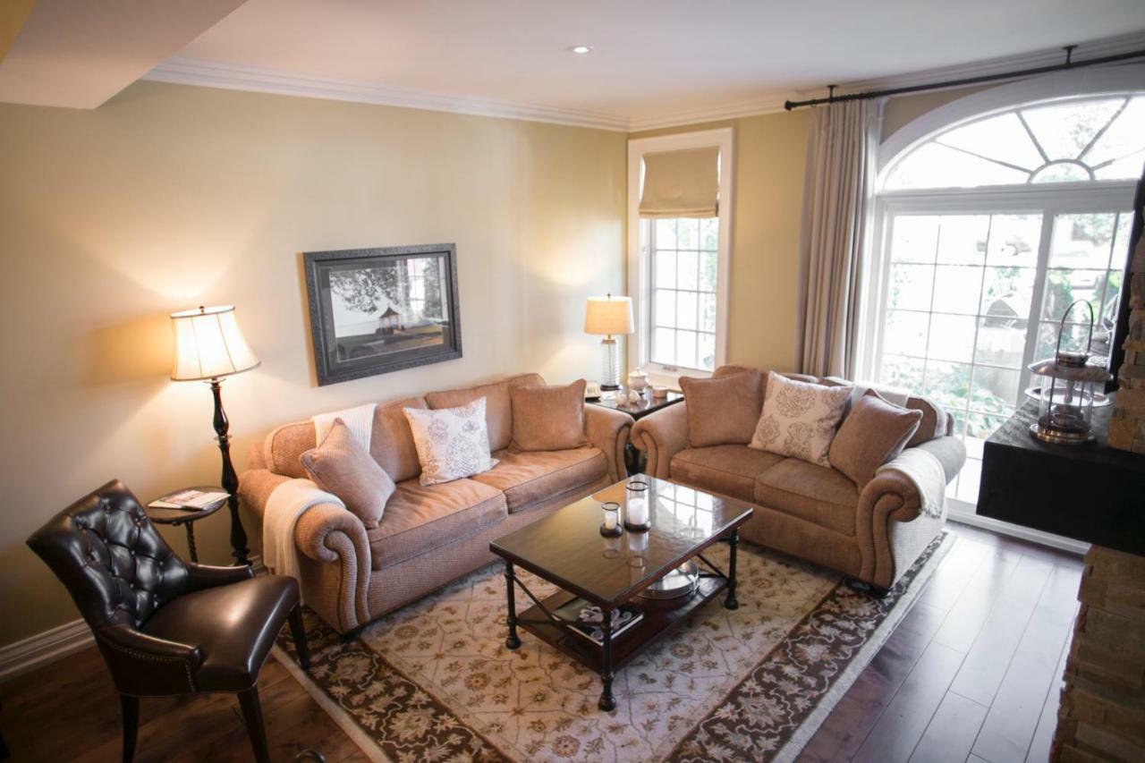 124 On Queen Hotel & Spa Niagara-on-the-Lake Bagian luar foto A living room