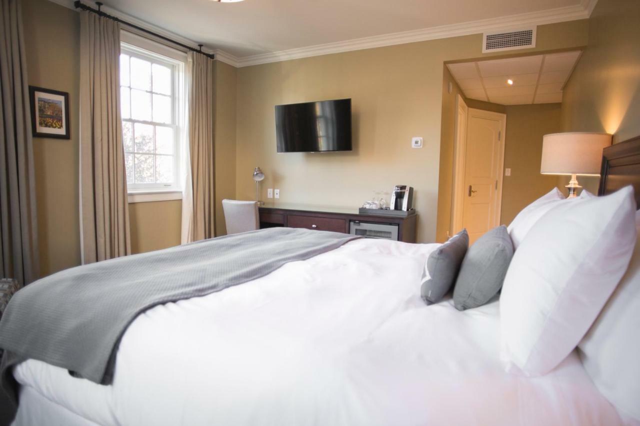 124 On Queen Hotel & Spa Niagara-on-the-Lake Bagian luar foto A room at the Inn at 97W