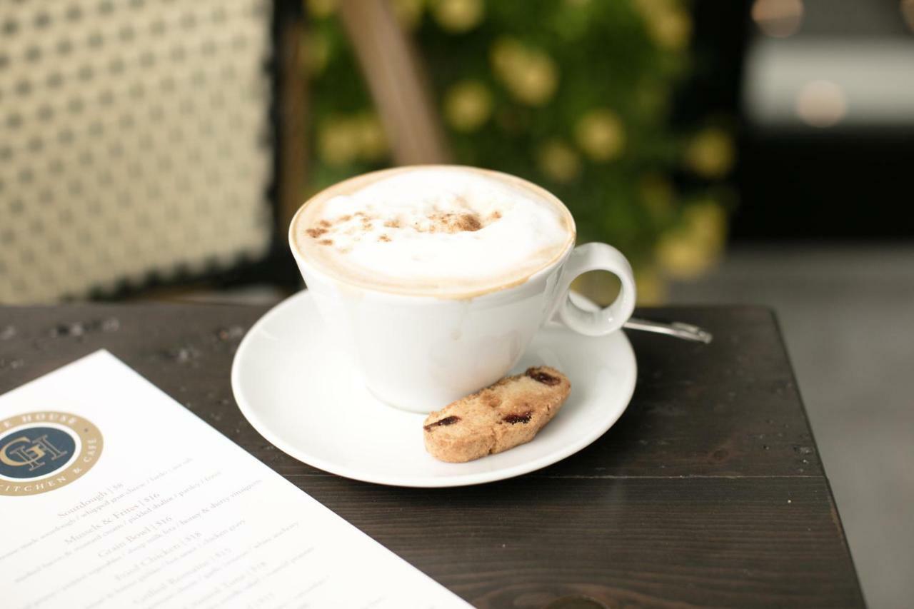 124 On Queen Hotel & Spa Niagara-on-the-Lake Bagian luar foto A cappuccino